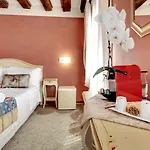 Konukevi Ca' Riza 2*