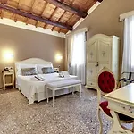 Konukevi Ca' Riza 2*